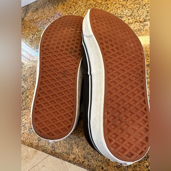 Vans Off the Wall with leather plus another pair free - Picture 5 of 6